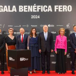 Foto de grupo de los premiados en la Gala de las becas de la Fundación FERO. Crédito Foto: José Sanabria