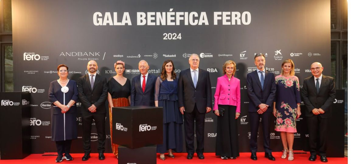 Foto de grupo de los premiados en la Gala de las becas de la Fundación FERO. Crédito Foto: José Sanabria